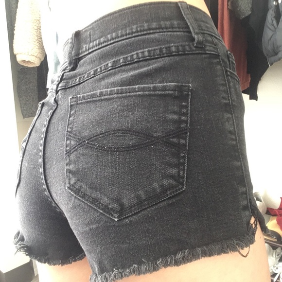 SOLD(on Merc) Abercrombie & Fitch black shorts - Picture 4 of 4
